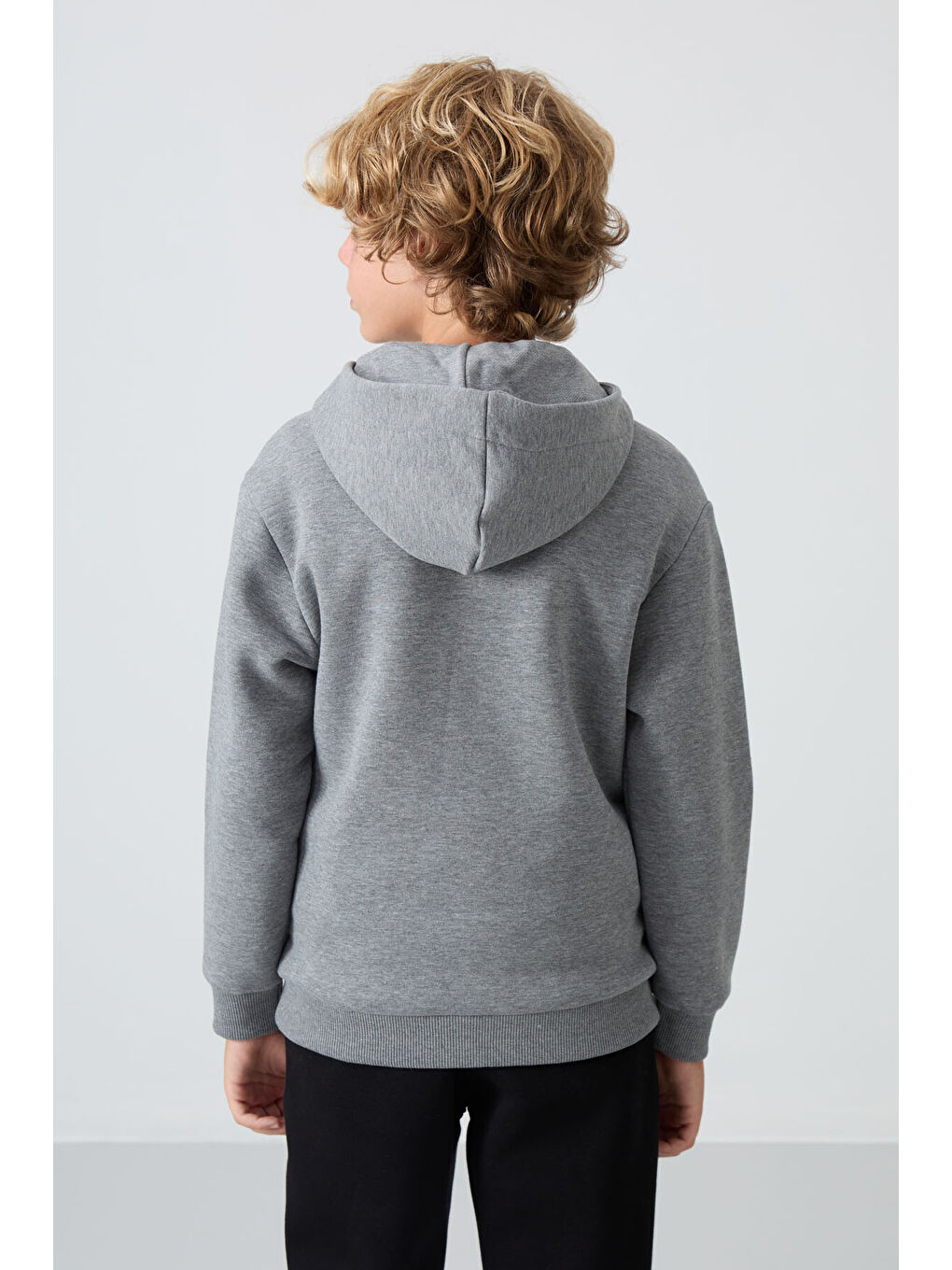 Gri Melanj Pamuklu Kalın İçi Tüylü Yumuşak Dokulu Standart Fit Nakışlı Erkek Çocuk Sweatshirt - 112-4