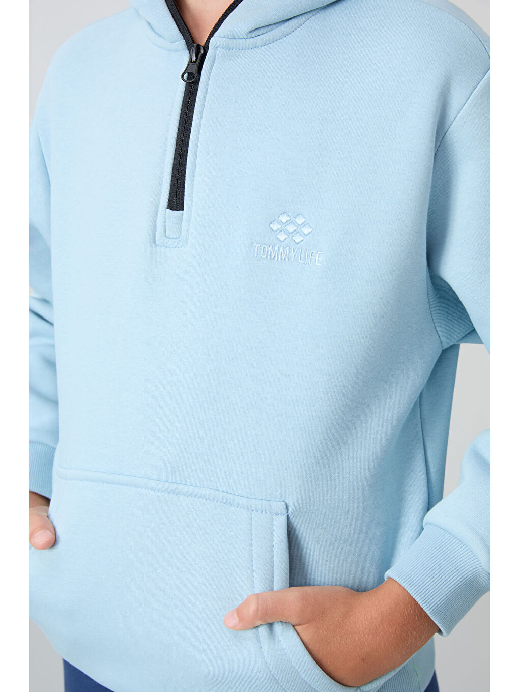 Açık Mavi Pamuklu Kalın İçi Tüylü Yumuşak Dokulu Standart Fit Nakışlı Erkek Çocuk Sweatshirt - 1124-2