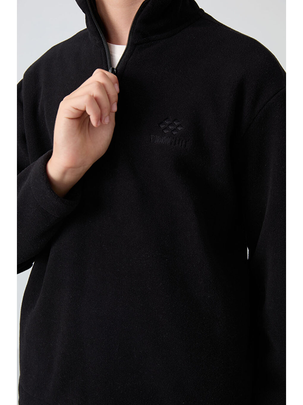 Siyah Kalın Yumuşak Dokulu Standart Fit Nakışlı Polar Erkek Çocuk Sweatshirt - 11221-2