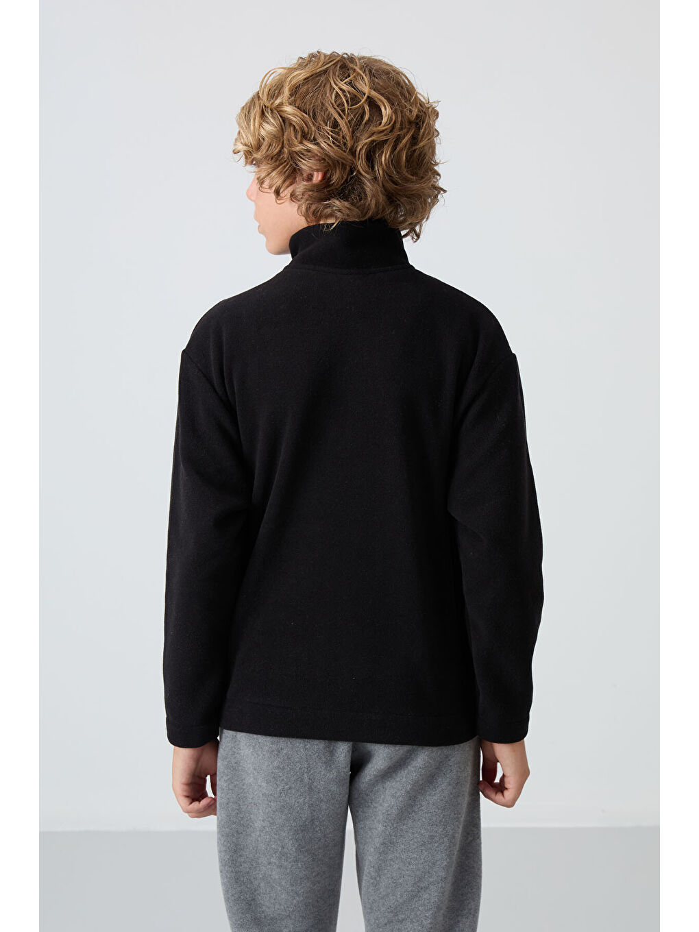 Siyah Kalın Yumuşak Dokulu Standart Fit Nakışlı Polar Erkek Çocuk Sweatshirt - 11221-4