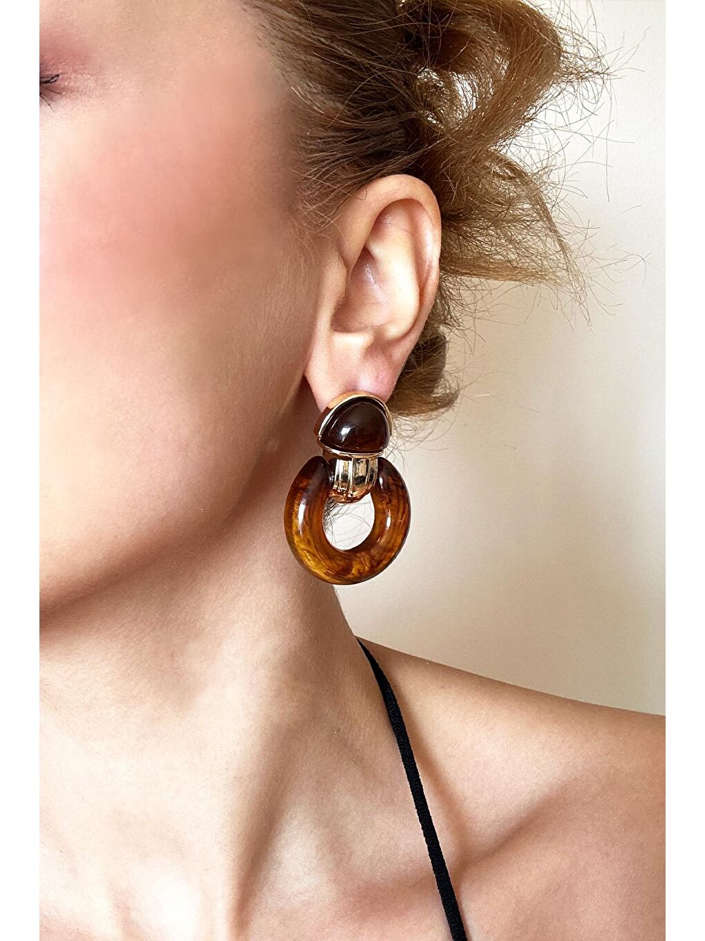 Kahverengi Akrilik Maun Elegans Tokmak Sallantılı Küpe-6