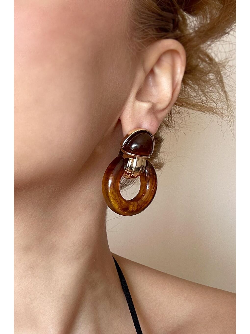 Kahverengi Akrilik Maun Elegans Tokmak Sallantılı Küpe-7