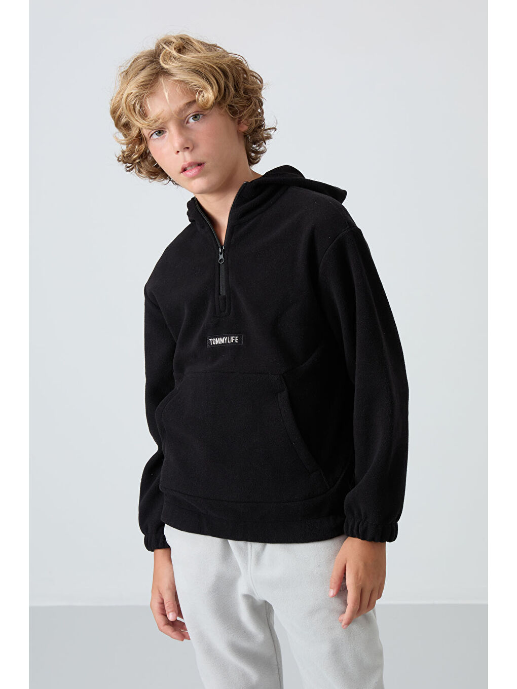 Siyah Kalın Yumuşak Dokulu Standart Fit Nakışlı Polar Erkek Çocuk Sweatshirt - 11230