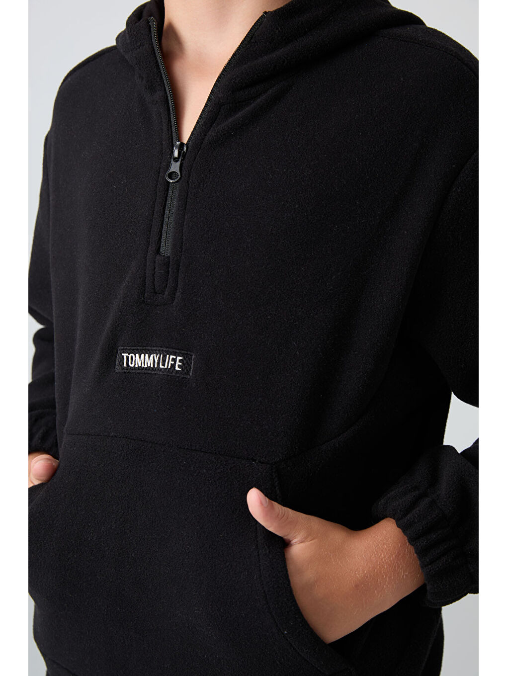 Siyah Kalın Yumuşak Dokulu Standart Fit Nakışlı Polar Erkek Çocuk Sweatshirt - 11230-1