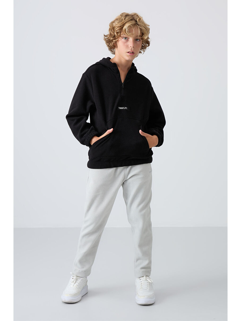 Siyah Kalın Yumuşak Dokulu Standart Fit Nakışlı Polar Erkek Çocuk Sweatshirt - 11230-3