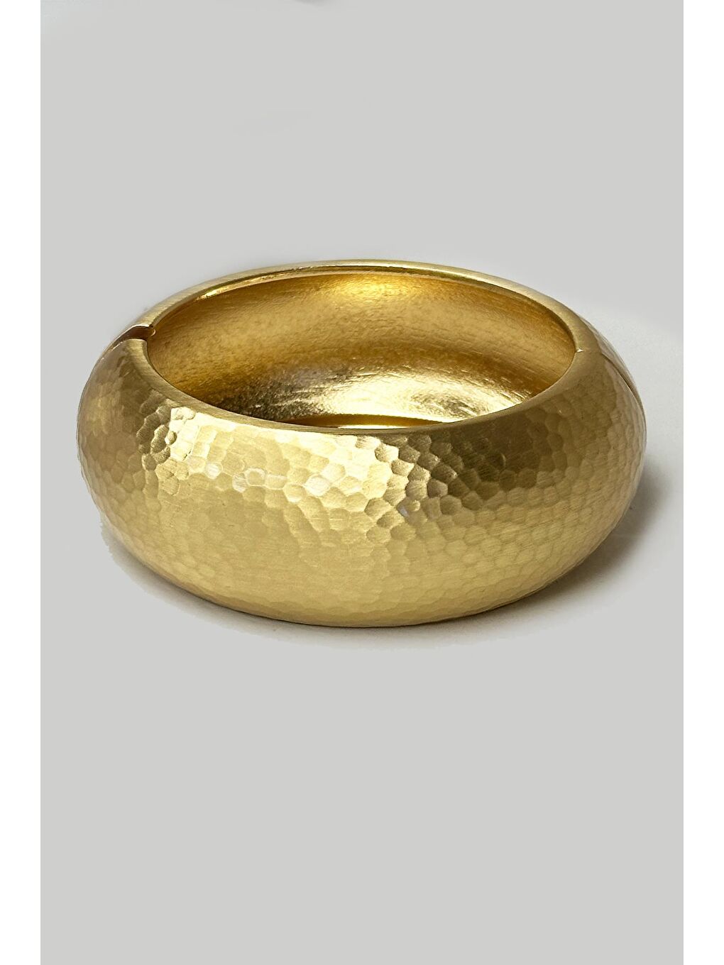 Sarı Gold Dövme Dokulu Kadın Kelepçe Bileklik-2