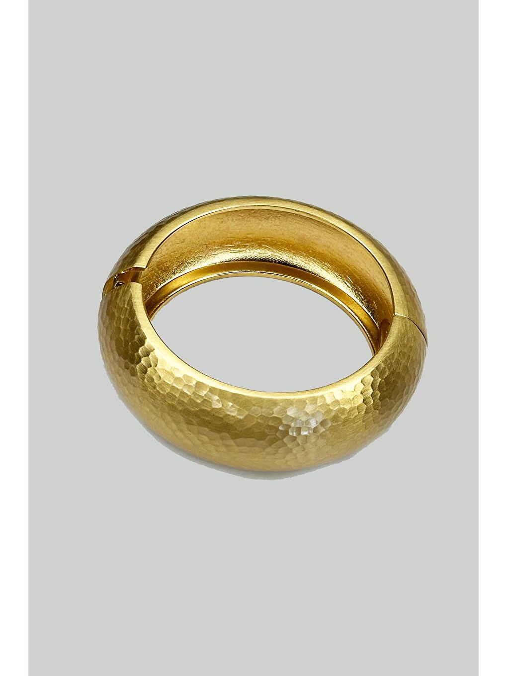 Sarı Gold Dövme Dokulu Kadın Kelepçe Bileklik-3