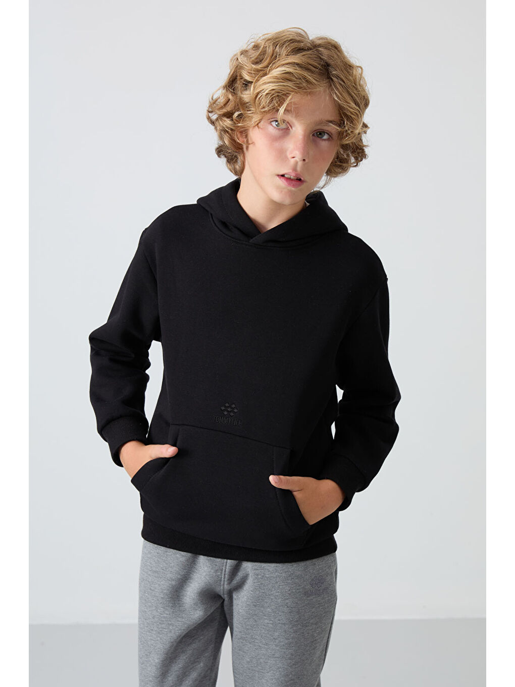 Siyah Pamuklu Kalın İçi Tüylü Yumuşak Dokulu Standart Fit Baskılı Erkek Çocuk Sweatshirt - 11215-2