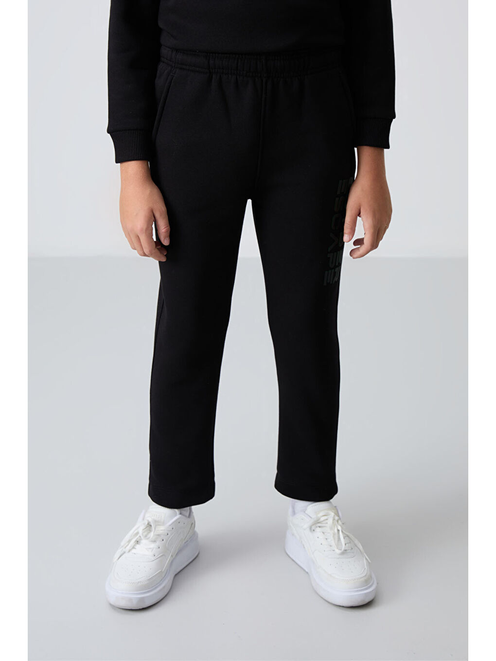 Siyah Pamuklu Kalın İçi Tüylü Yumuşak Dokulu Standart Fit Baskılı Erkek Çocuk Eşofman Takım - 11233-1