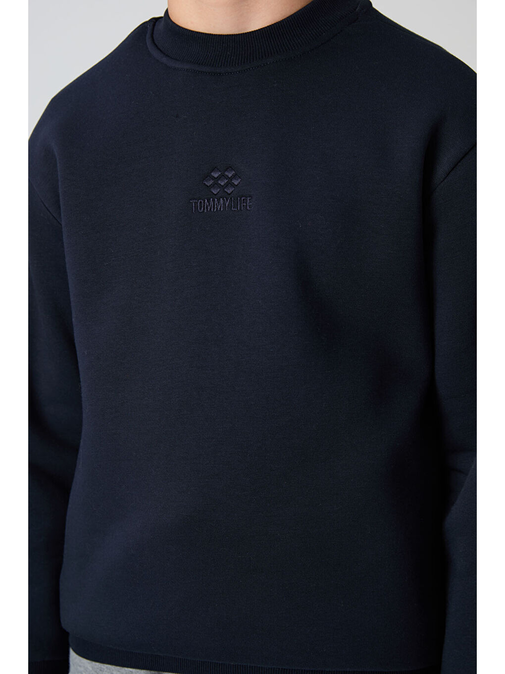 Lacivert Pamuklu Kalın İçi Tüylü Yumuşak Dokulu Standart Fit Nakışlı Erkek Çocuk Sweatshirt - 11232-2