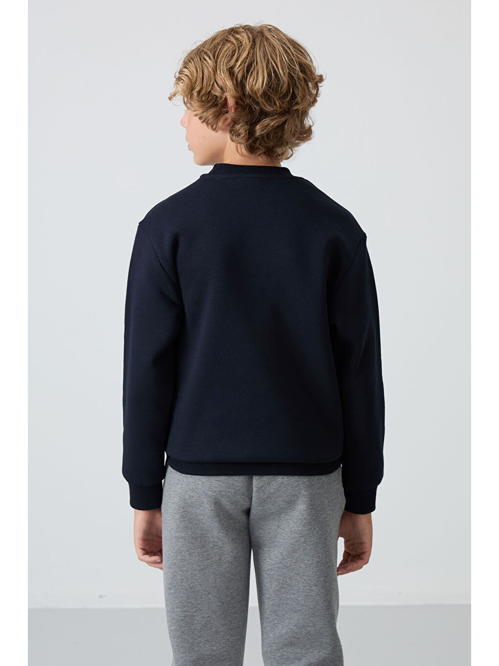 Lacivert Pamuklu Kalın İçi Tüylü Yumuşak Dokulu Standart Fit Nakışlı Erkek Çocuk Sweatshirt - 11232-4