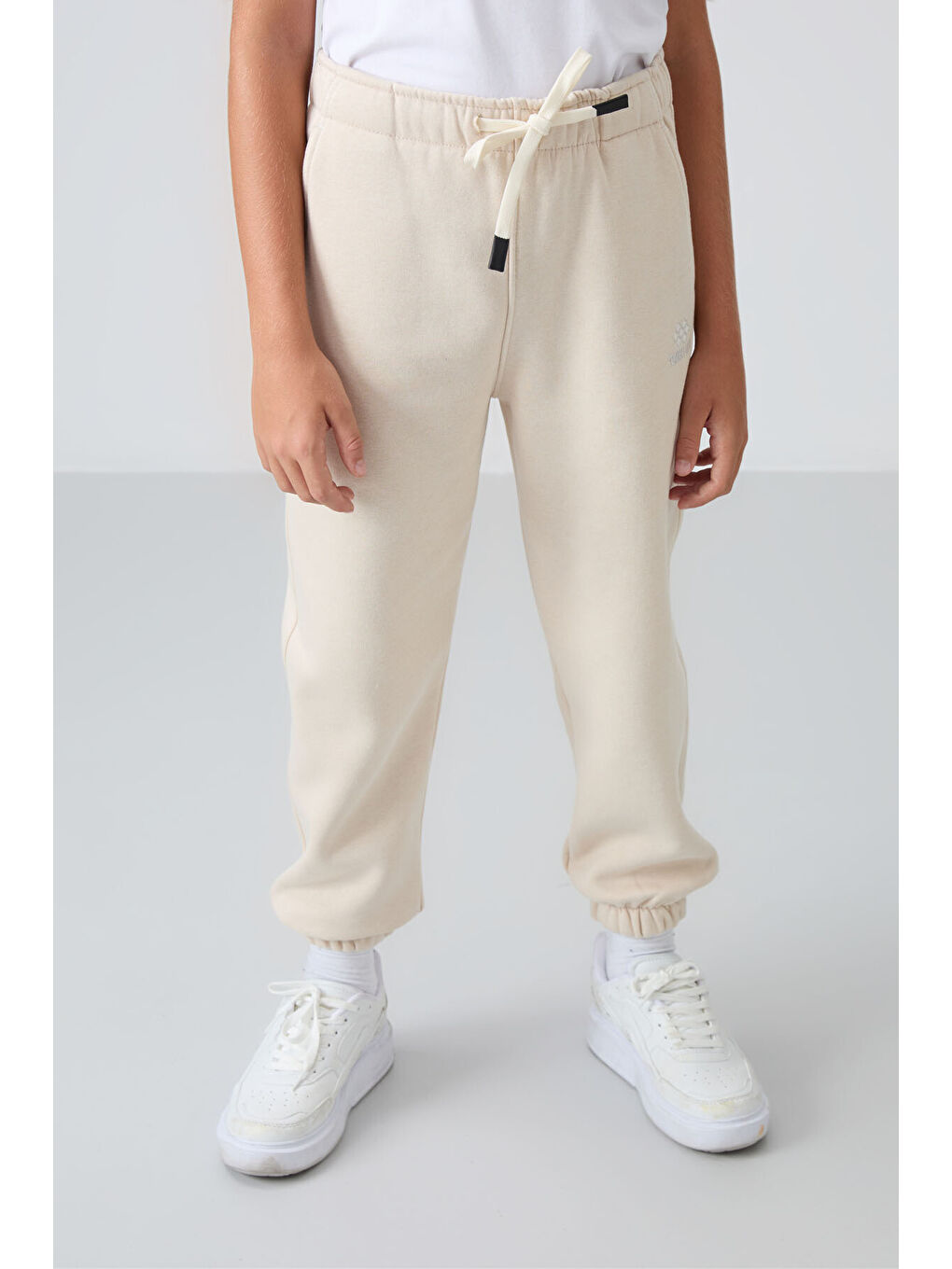 Bej Pamuklu Kalın İçi Tüylü Yumuşak Dokulu Standart Fit Baskılı Erkek Çocuk Eşofman Alt - 11225-1