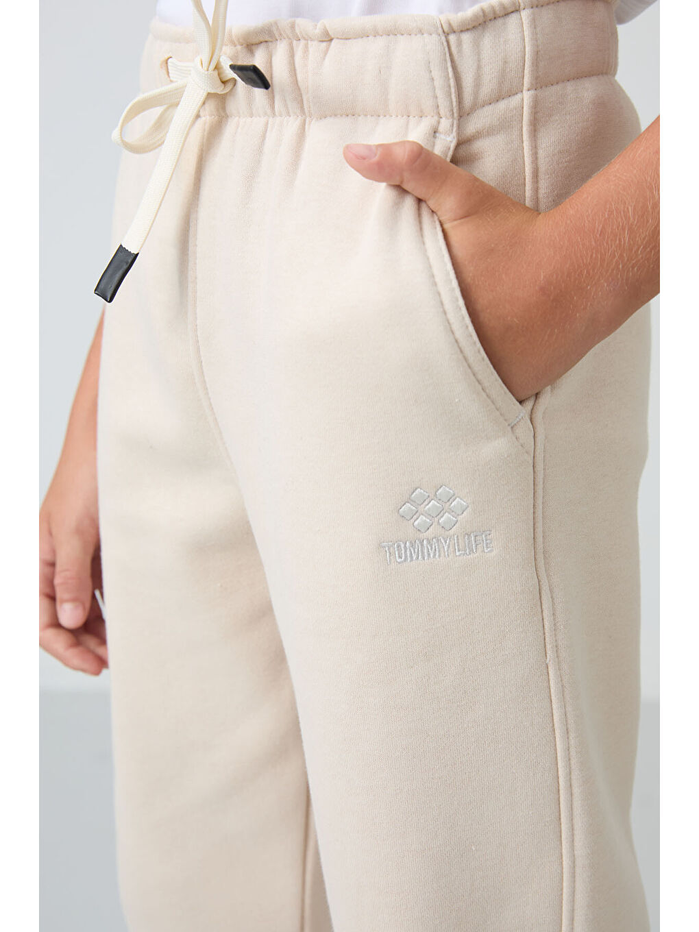 Bej Pamuklu Kalın İçi Tüylü Yumuşak Dokulu Standart Fit Baskılı Erkek Çocuk Eşofman Alt - 11225-2