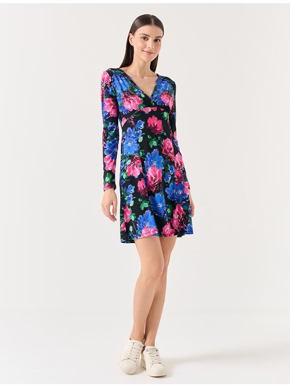 Siyah Düz Kesim V Yaka Uzun Kollu Çiçek Desenli Örme Elbise-2