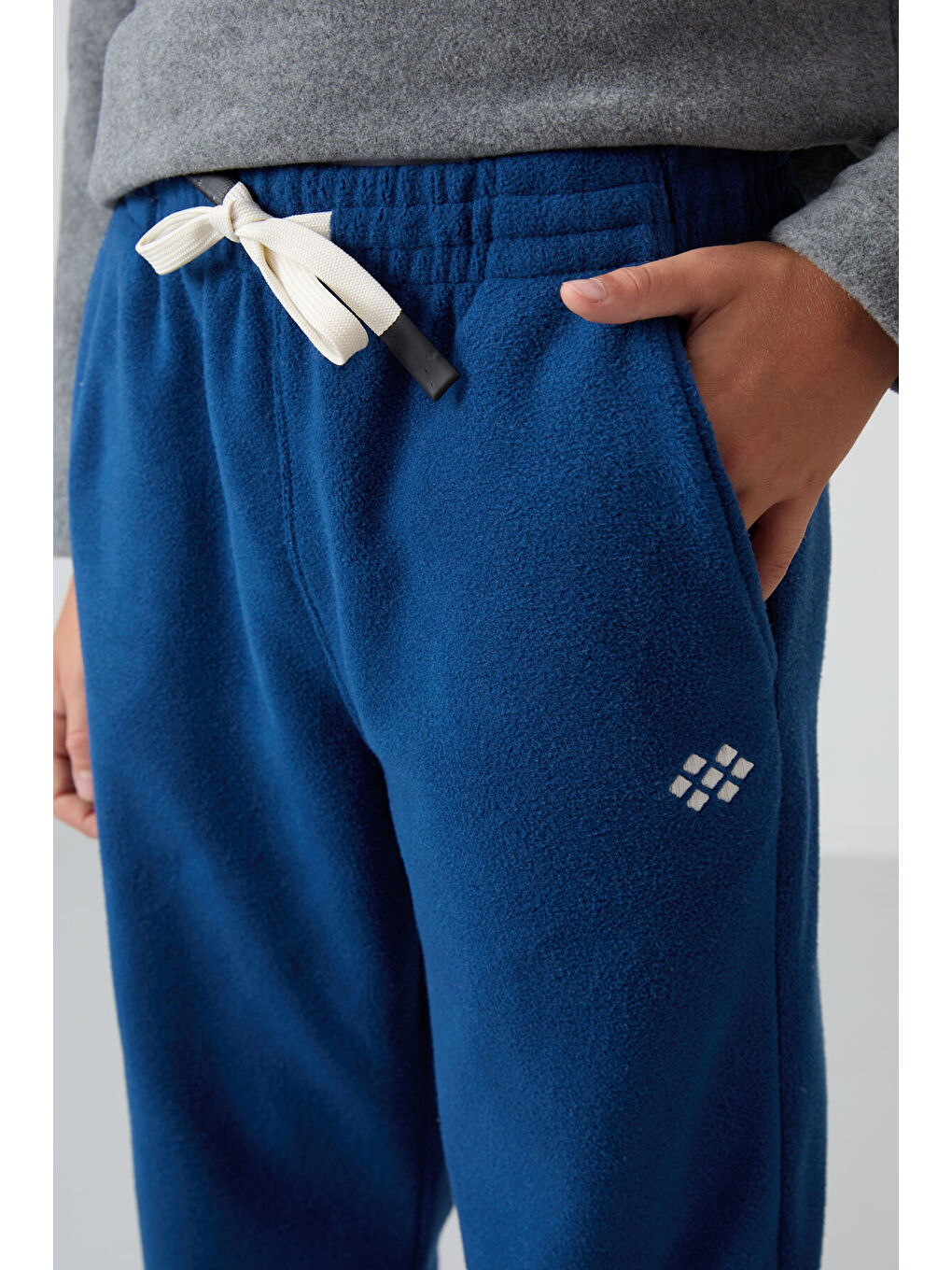 Mavi Parlament Kalın Yumuşak Dokulu Standart Fit Nakışlı Polar Erkek Çocuk Eşofman Alt - 11220-2