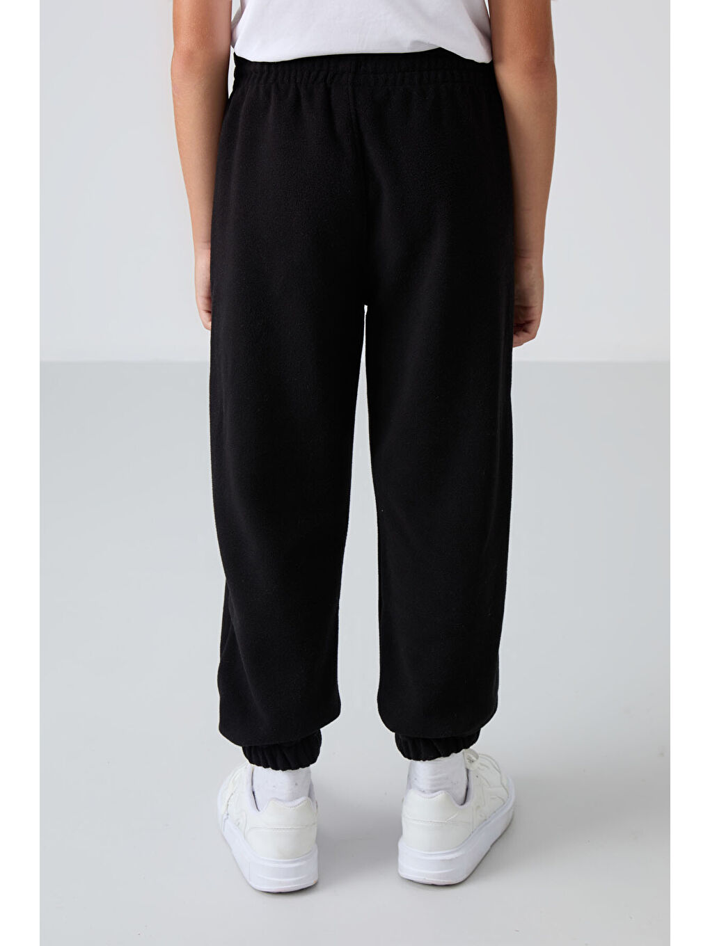 Siyah Kalın Yumuşak Dokulu Standart Fit Nakışlı Polar Erkek Çocuk Eşofman Alt - 11220-4