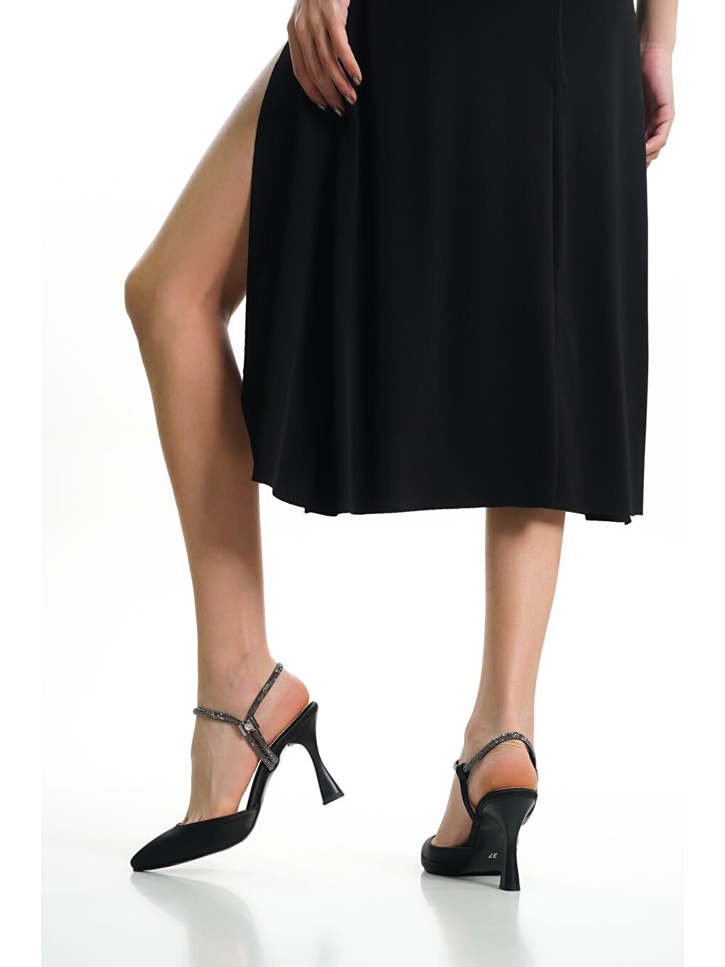 Siyah Saten Taşlı Bilekten Bağlamalı Kadın 9 Cm Topuklu Stiletto Ayakkabı 7088-1