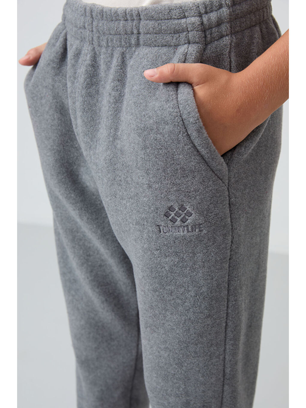 Gri Melanj Kalın Yumuşak Dokulu Standart Fit Nakışlı Polar Erkek Çocuk Eşofman Alt - 11219-2