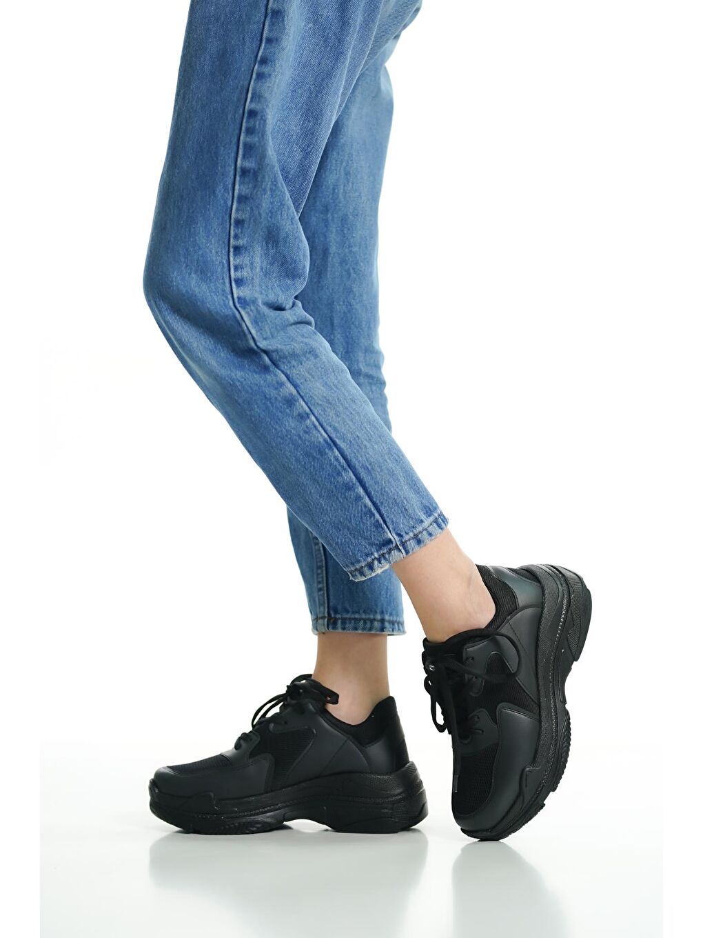 Siyah Bağcıklı Yüksek Taban Kadın Spor Ayakkabı K-10