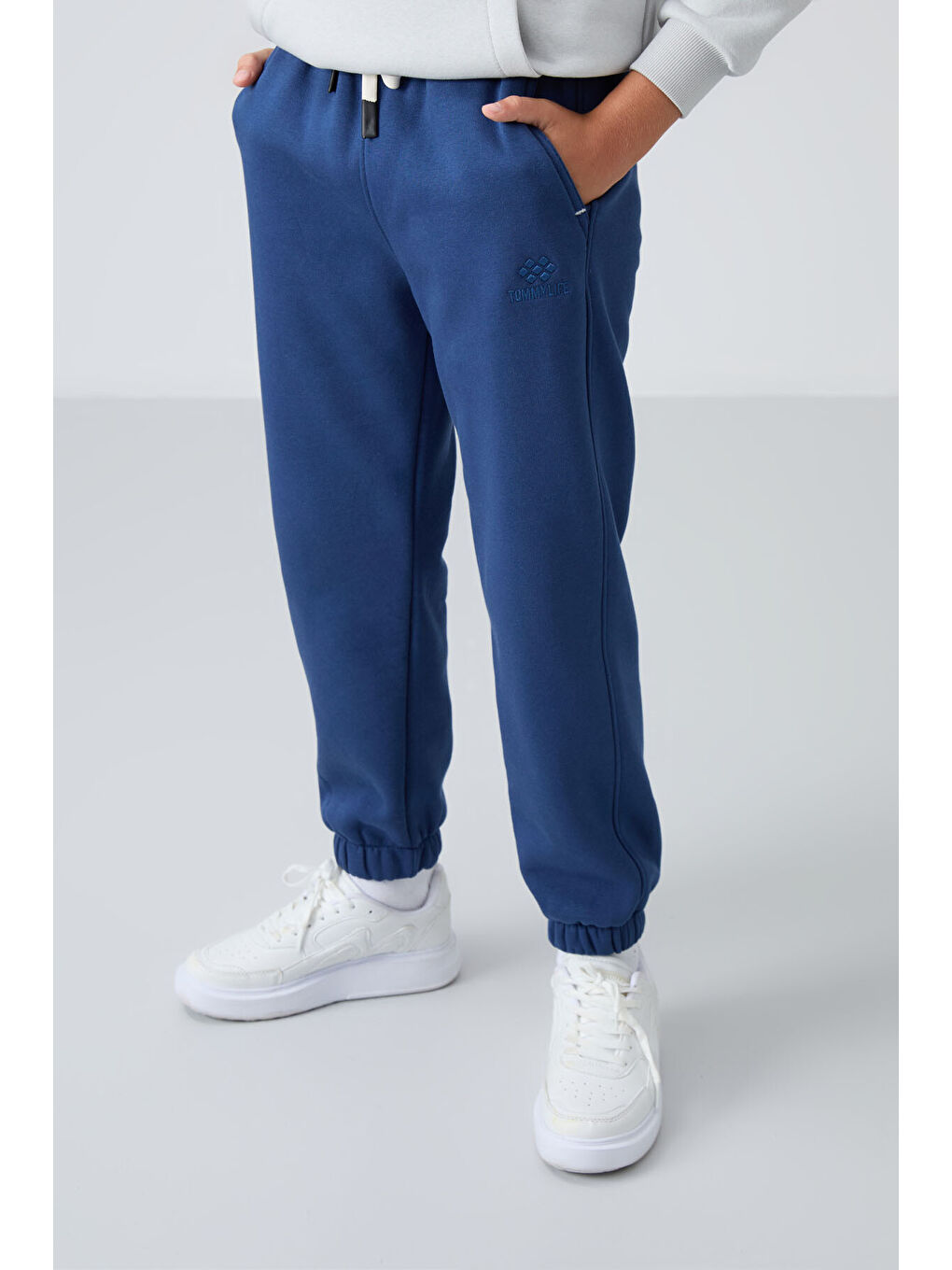 Mavi Parlament Pamuklu Kalın İçi Tüylü Yumuşak Dokulu Standart Fit Baskılı Erkek Çocuk Eşofman Alt - 112-1