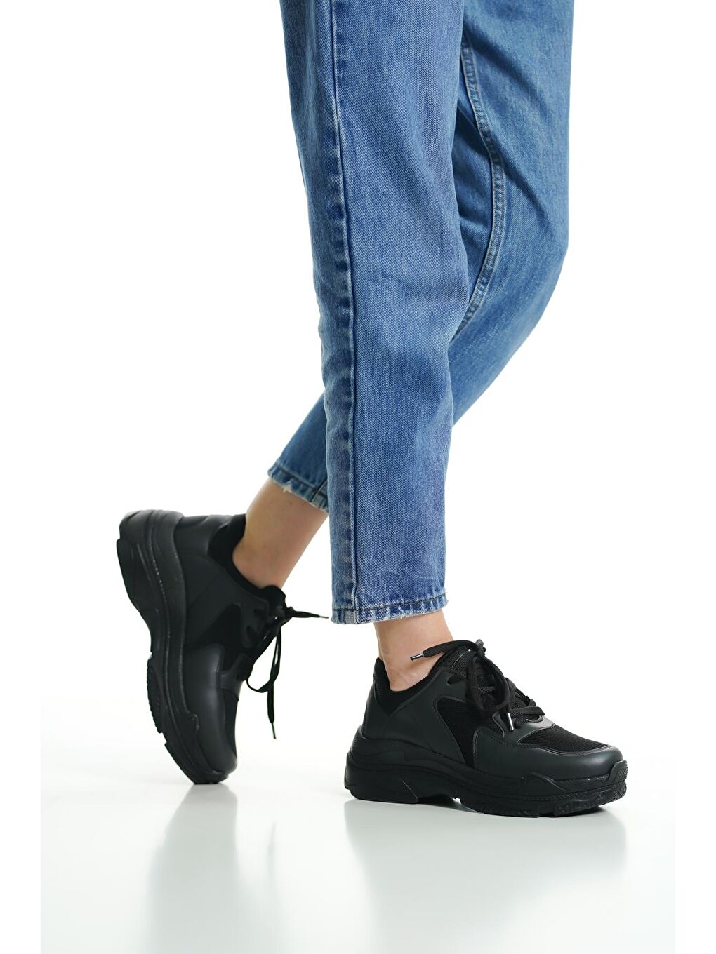 Siyah Bağcıklı Yüksek Taban Kadın Spor Ayakkabı K-10-1