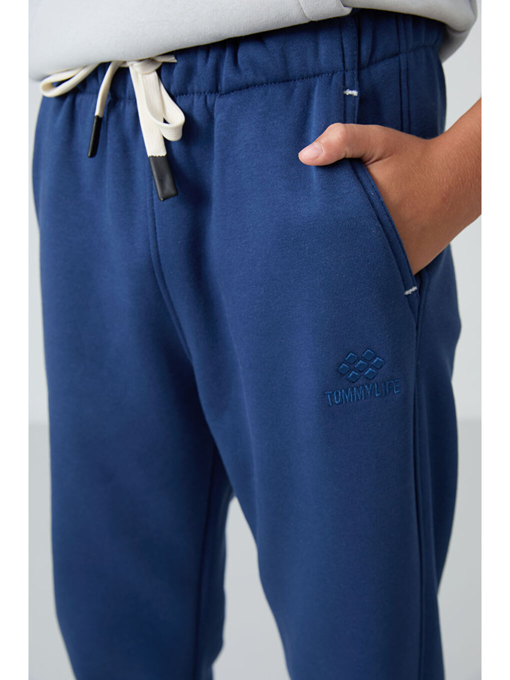 Mavi Parlament Pamuklu Kalın İçi Tüylü Yumuşak Dokulu Standart Fit Baskılı Erkek Çocuk Eşofman Alt - 112-2