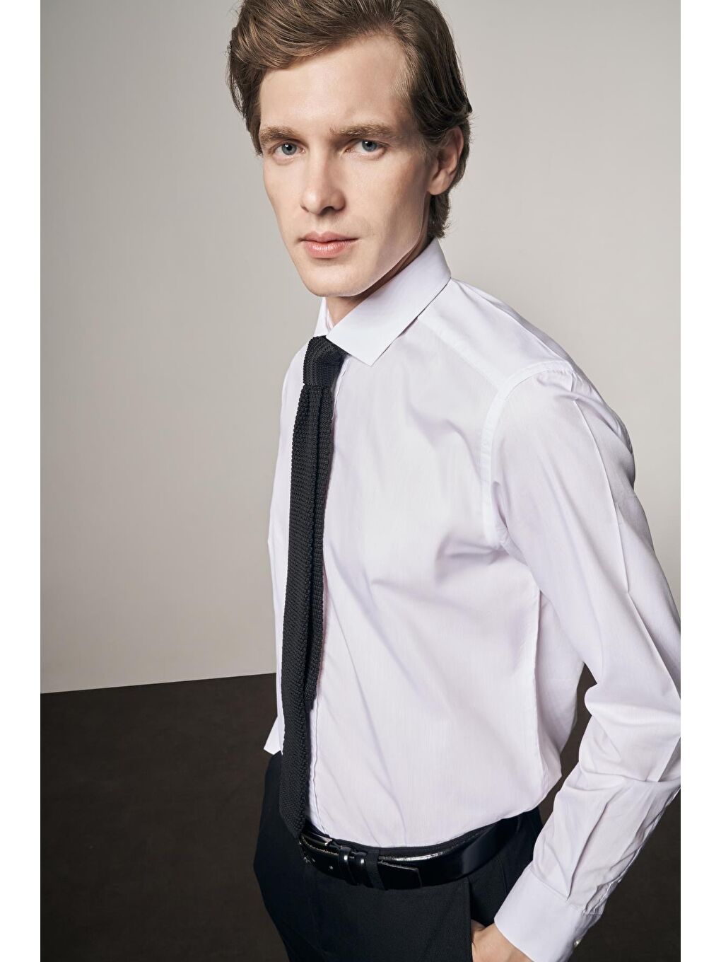 Beyaz Yarım İtalyan Yaka Uzun Kol Easy To Iron Slim Fit Pamuklu Gömlek 1004255301-4