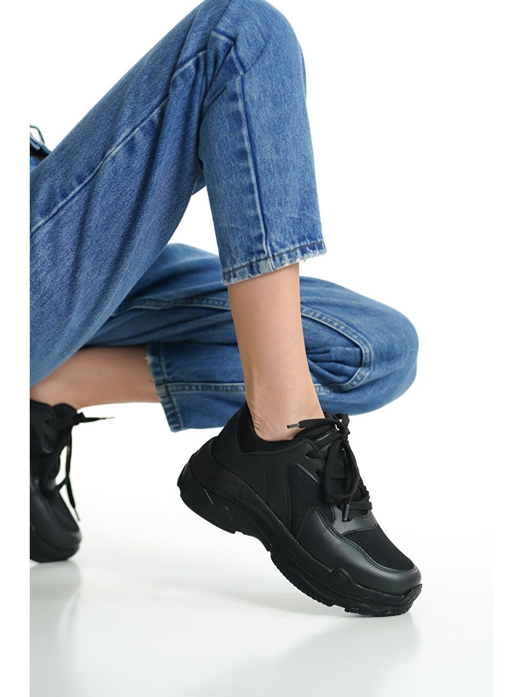 Siyah Bağcıklı Yüksek Taban Kadın Spor Ayakkabı K-10-2