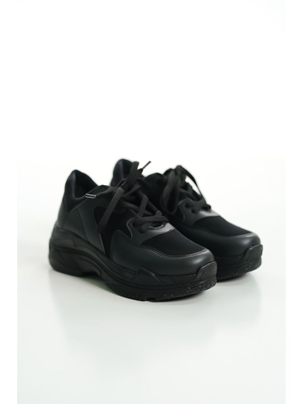 Siyah Bağcıklı Yüksek Taban Kadın Spor Ayakkabı K-10-3