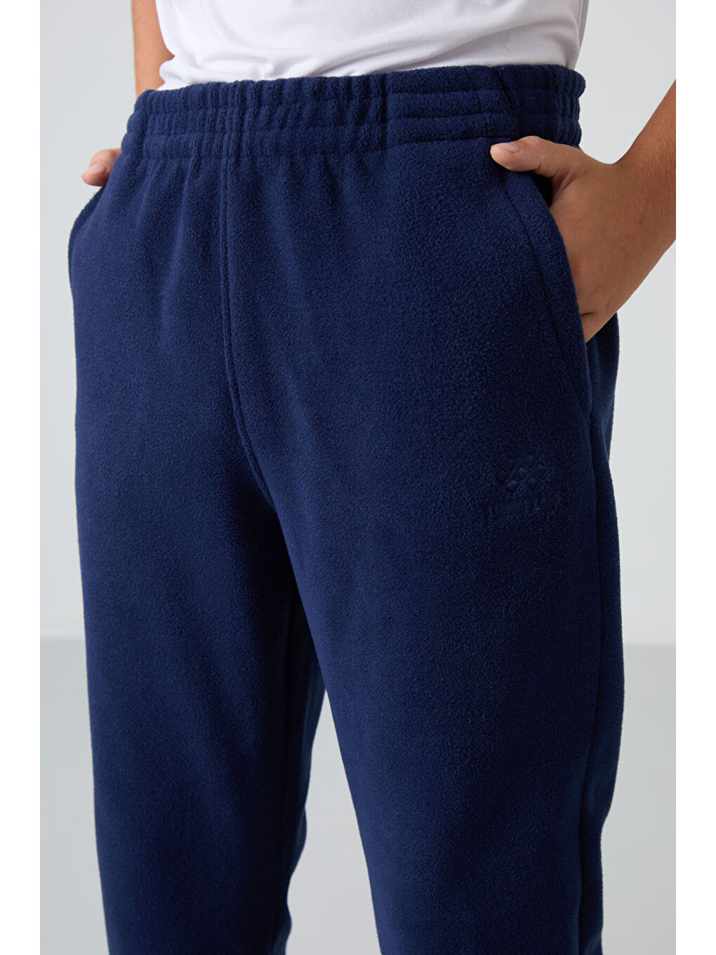 Lacivert Kalın Yumuşak Dokulu Standart Fit Nakışlı Polar Erkek Çocuk Eşofman Alt - 11219-2