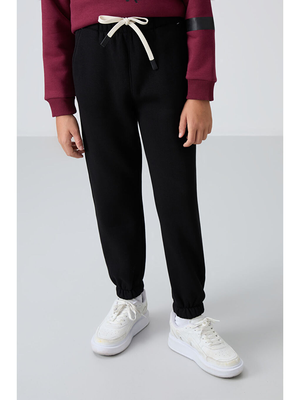 Siyah Pamuklu Kalın İçi Tüylü Yumuşak Dokulu Standart Fit Baskılı Erkek Çocuk Eşofman Alt - 11225-1