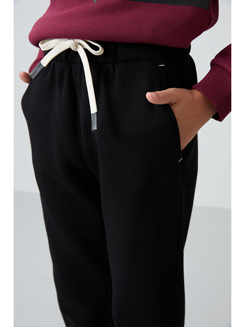 Siyah Pamuklu Kalın İçi Tüylü Yumuşak Dokulu Standart Fit Baskılı Erkek Çocuk Eşofman Alt - 11225-2