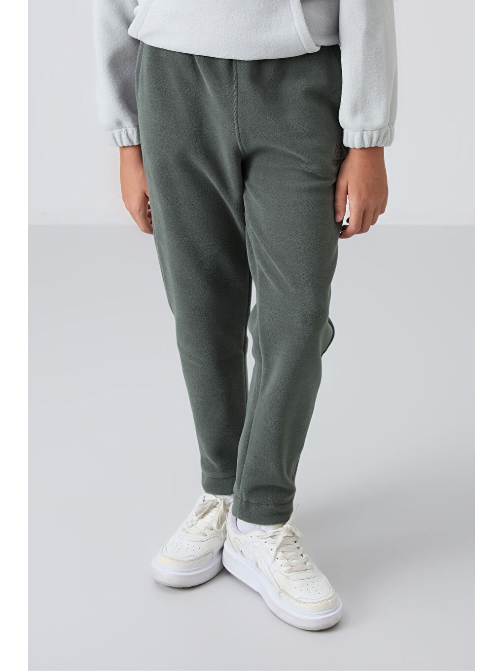 Haki Kalın Yumuşak Dokulu Standart Fit Nakışlı Polar Erkek Çocuk Eşofman Alt - 11219-1