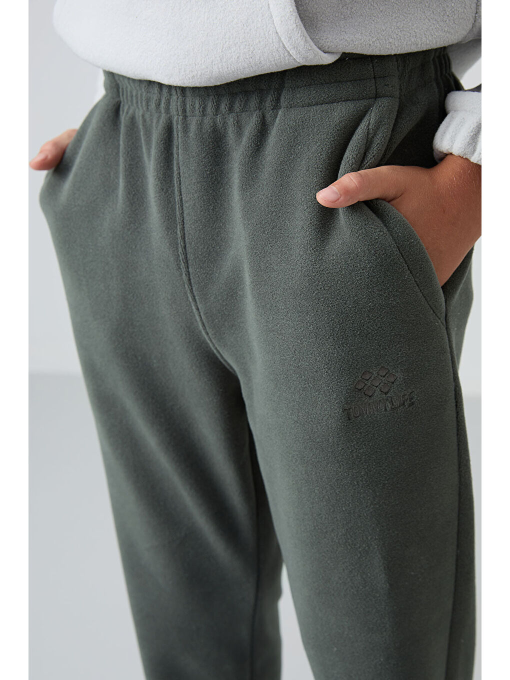 Haki Kalın Yumuşak Dokulu Standart Fit Nakışlı Polar Erkek Çocuk Eşofman Alt - 11219-2