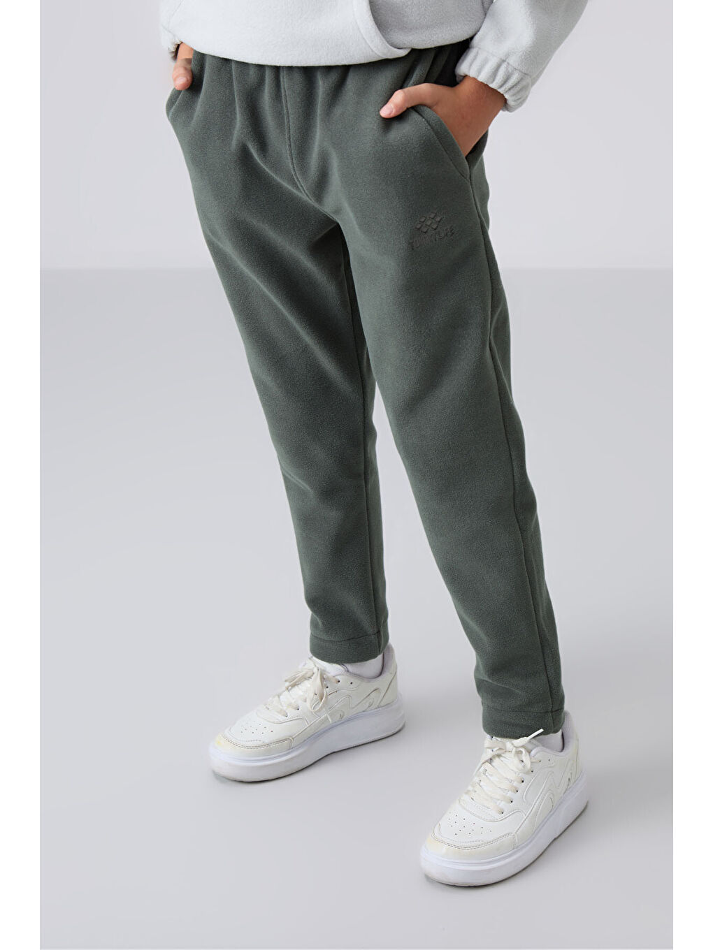 Haki Kalın Yumuşak Dokulu Standart Fit Nakışlı Polar Erkek Çocuk Eşofman Alt - 11219-3