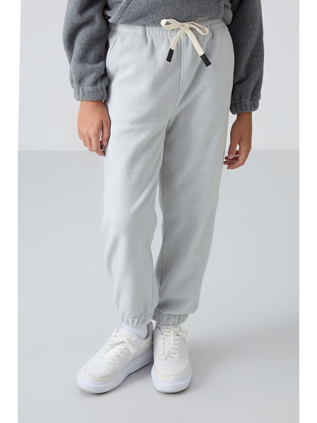 Bej Taş Kalın Yumuşak Dokulu Standart Fit Nakışlı Polar Erkek Çocuk Eşofman Alt - 11220-2