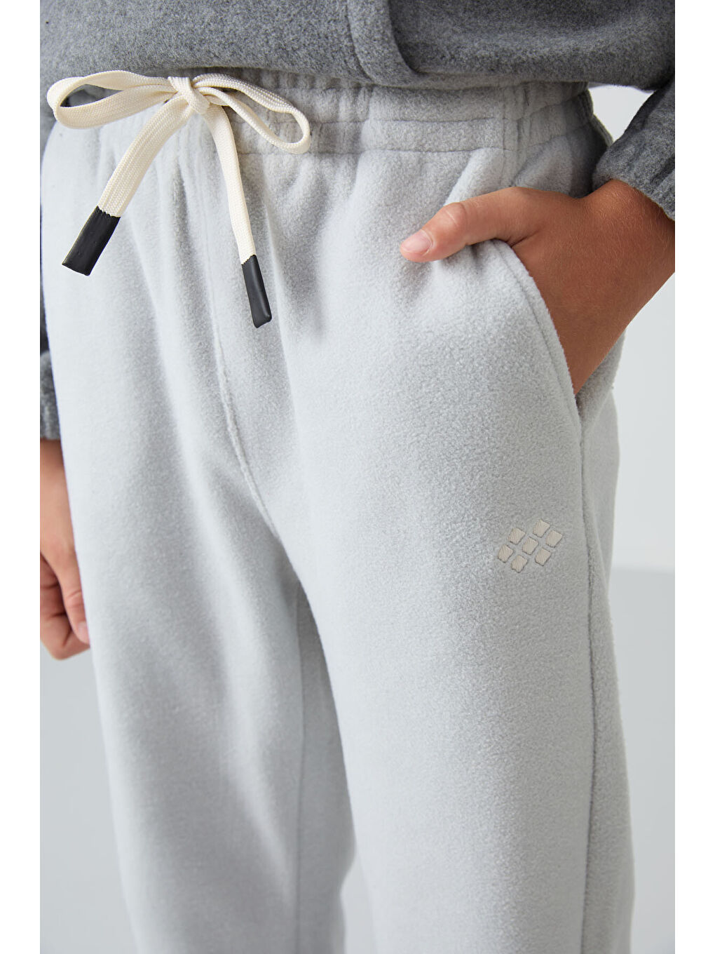 Bej Taş Kalın Yumuşak Dokulu Standart Fit Nakışlı Polar Erkek Çocuk Eşofman Alt - 11220-3