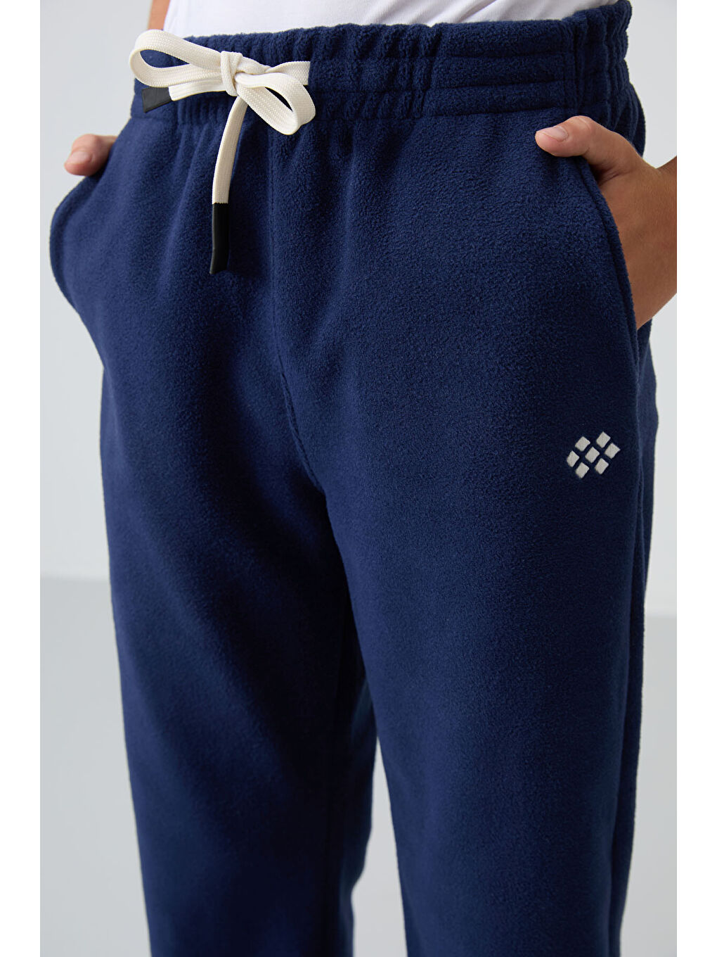 Lacivert Kalın Yumuşak Dokulu Standart Fit Nakışlı Polar Erkek Çocuk Eşofman Alt - 11220-2