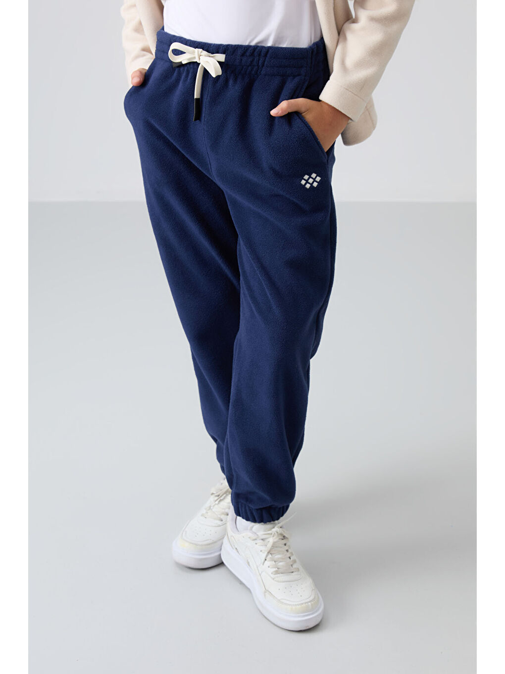 Lacivert Kalın Yumuşak Dokulu Standart Fit Nakışlı Polar Erkek Çocuk Eşofman Alt - 11220-3