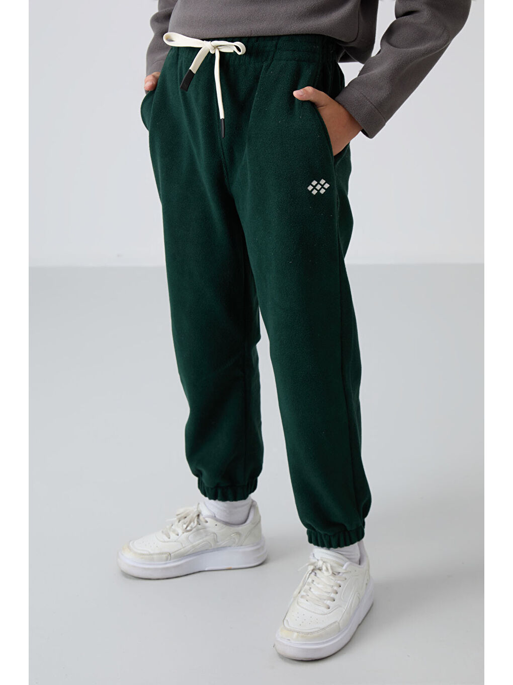 Çam Yeşil Kalın Yumuşak Dokulu Standart Fit Nakışlı Polar Erkek Çocuk Eşofman Alt - 11220-3