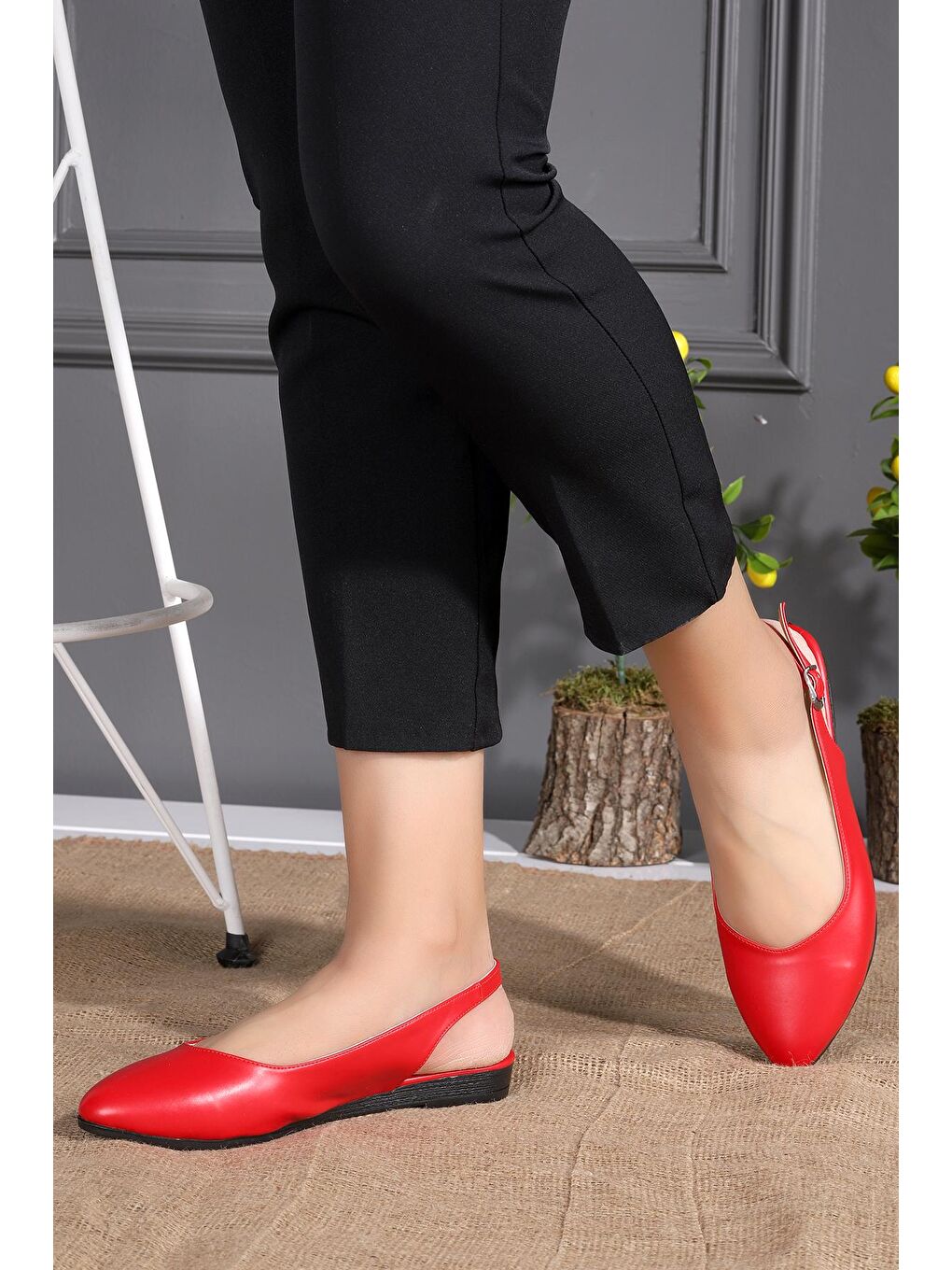 Kırmızı Cilt Günlük Kemerli Kadın Babet 1920.115-1