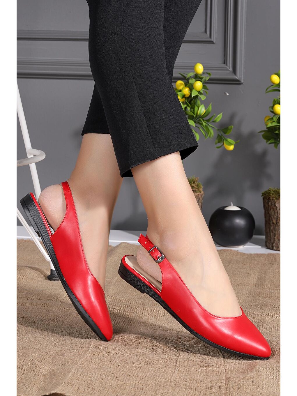 Kırmızı Cilt Günlük Kemerli Kadın Babet 1920.115-2