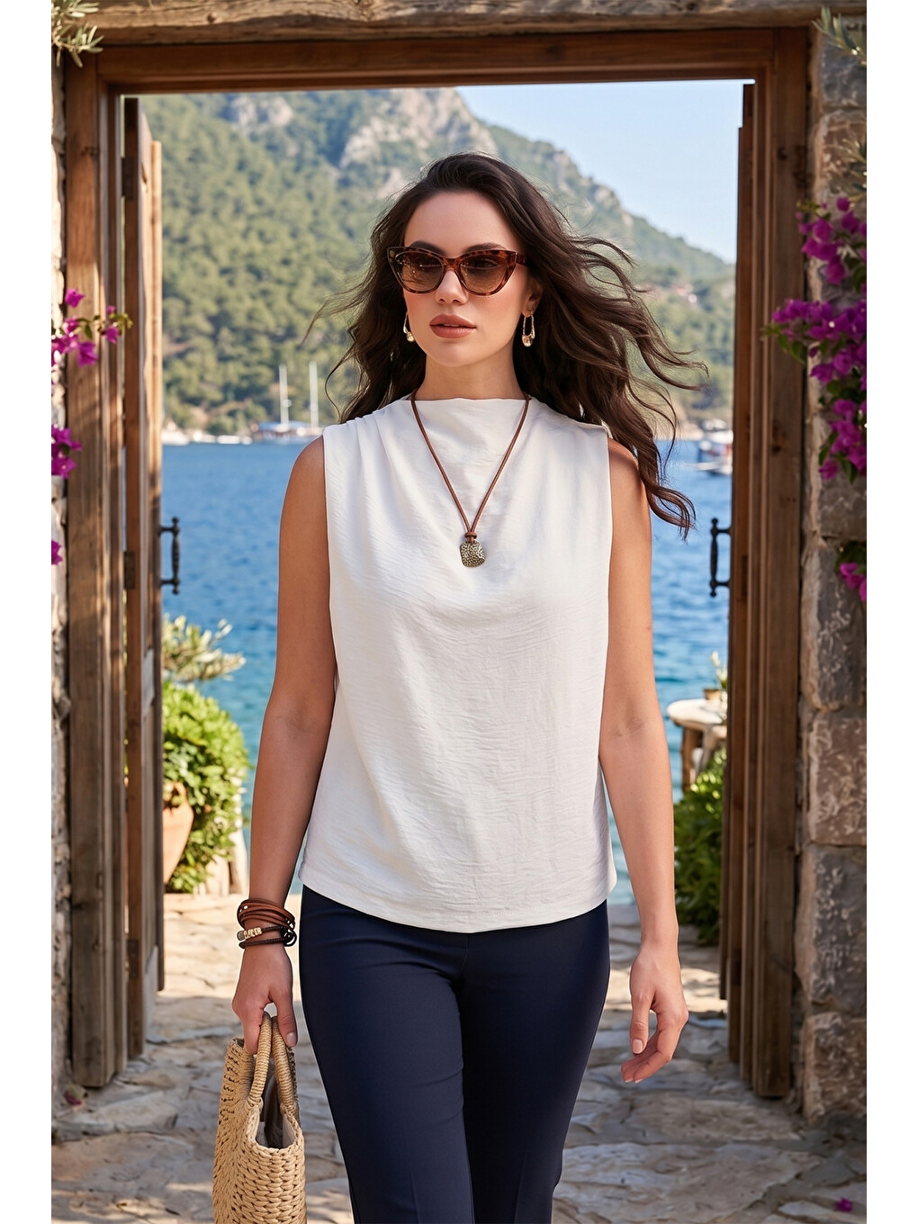 Beyaz Slim Fit Dik Yaka Omuz Büzgülü Kadın Bluz 6527836