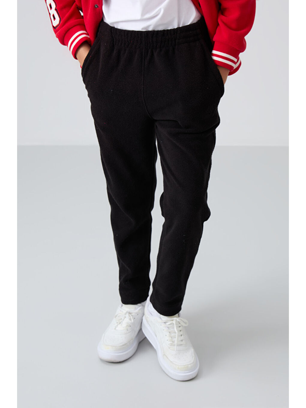 Siyah Kalın Yumuşak Dokulu Standart Fit Nakışlı Polar Erkek Çocuk Eşofman Alt - 11219-3