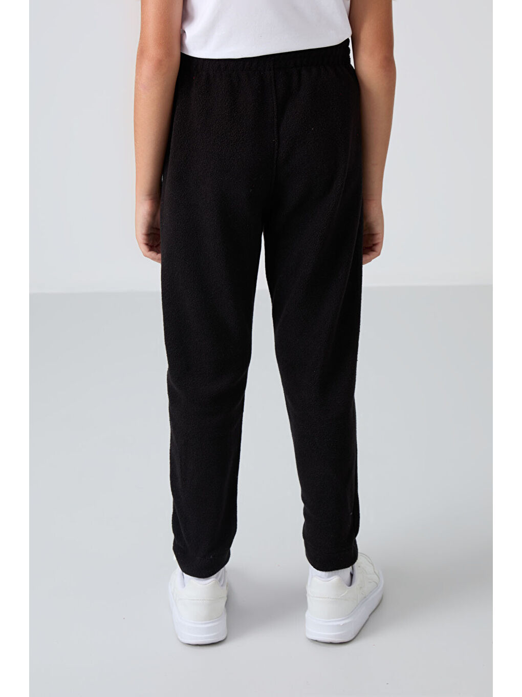 Siyah Kalın Yumuşak Dokulu Standart Fit Nakışlı Polar Erkek Çocuk Eşofman Alt - 11219-4