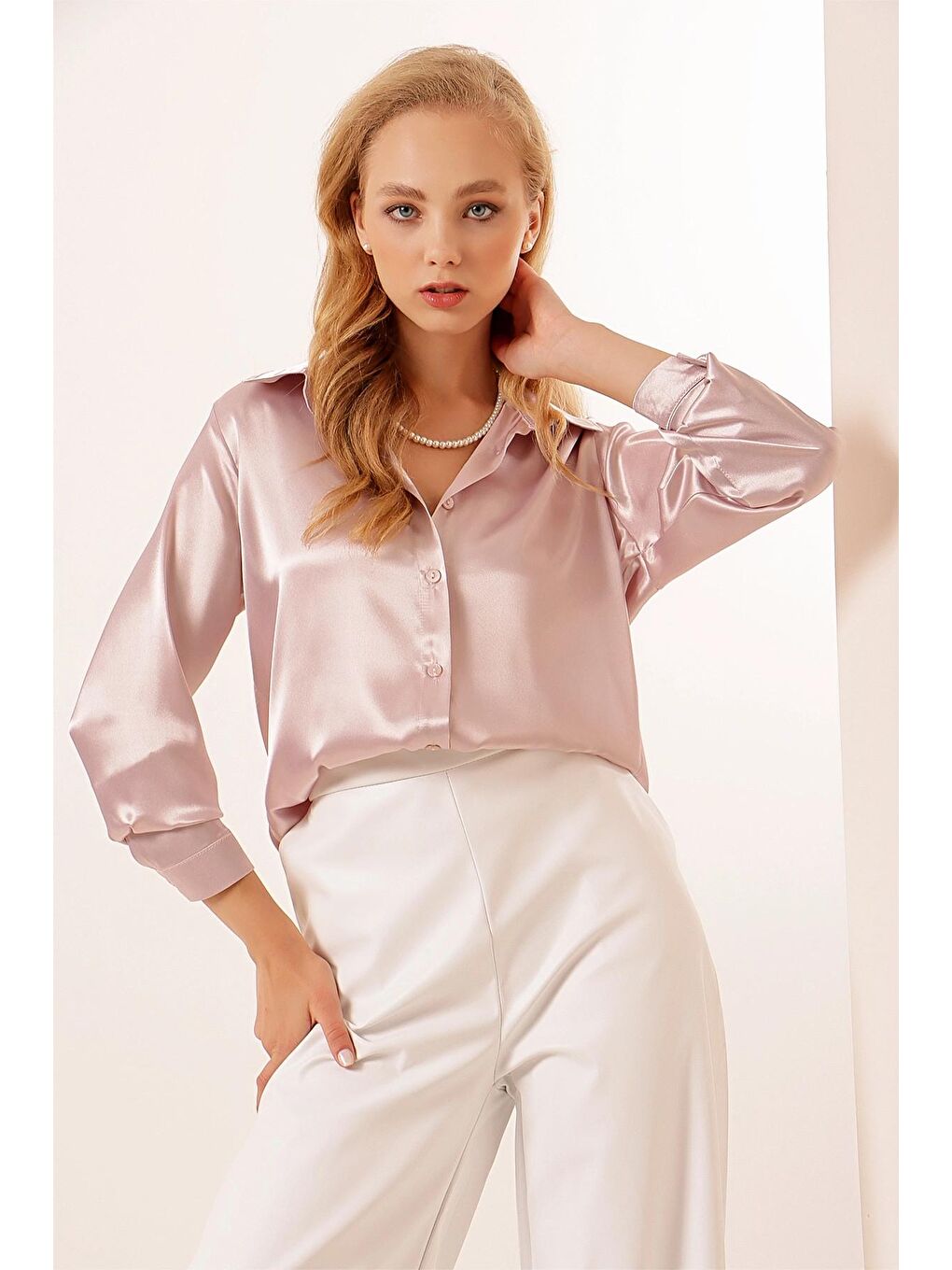 Pudra Pembesi Dökümlü Viskon Basic Saten Gömlek-1