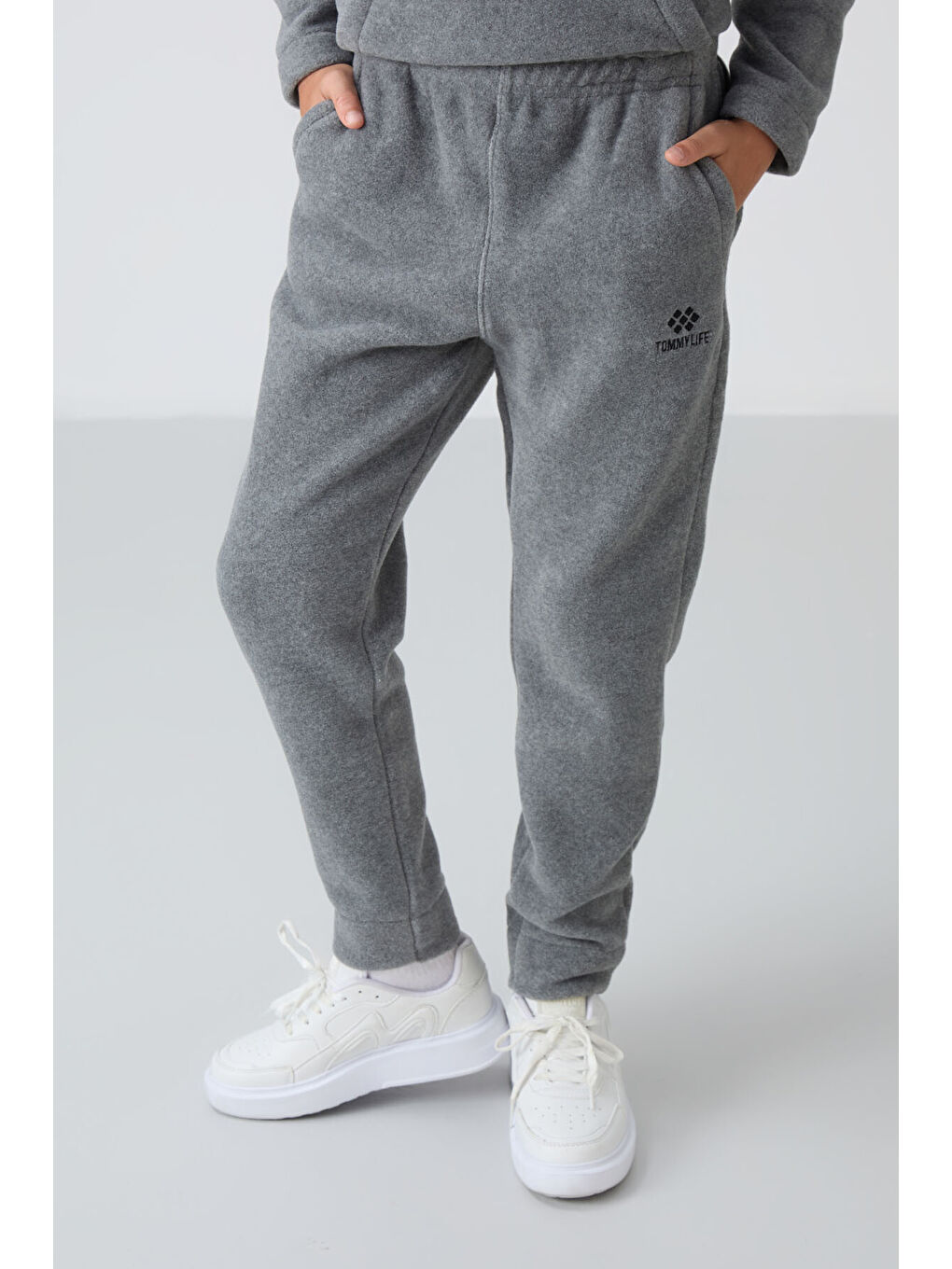 Gri Melanj Kalın Yumuşak Dokulu Standart Fit Nakışlı Polar Erkek Çocuk Eşofman Takım - 11218-3