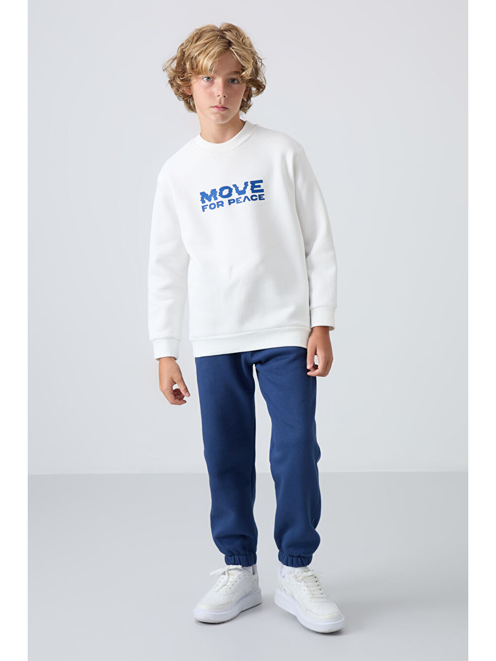 Ekru Pamuklu Kalın İçi Tüylü Yumuşak Dokulu Standart Fit Baskılı Erkek Çocuk Sweatshirt - 11216-1