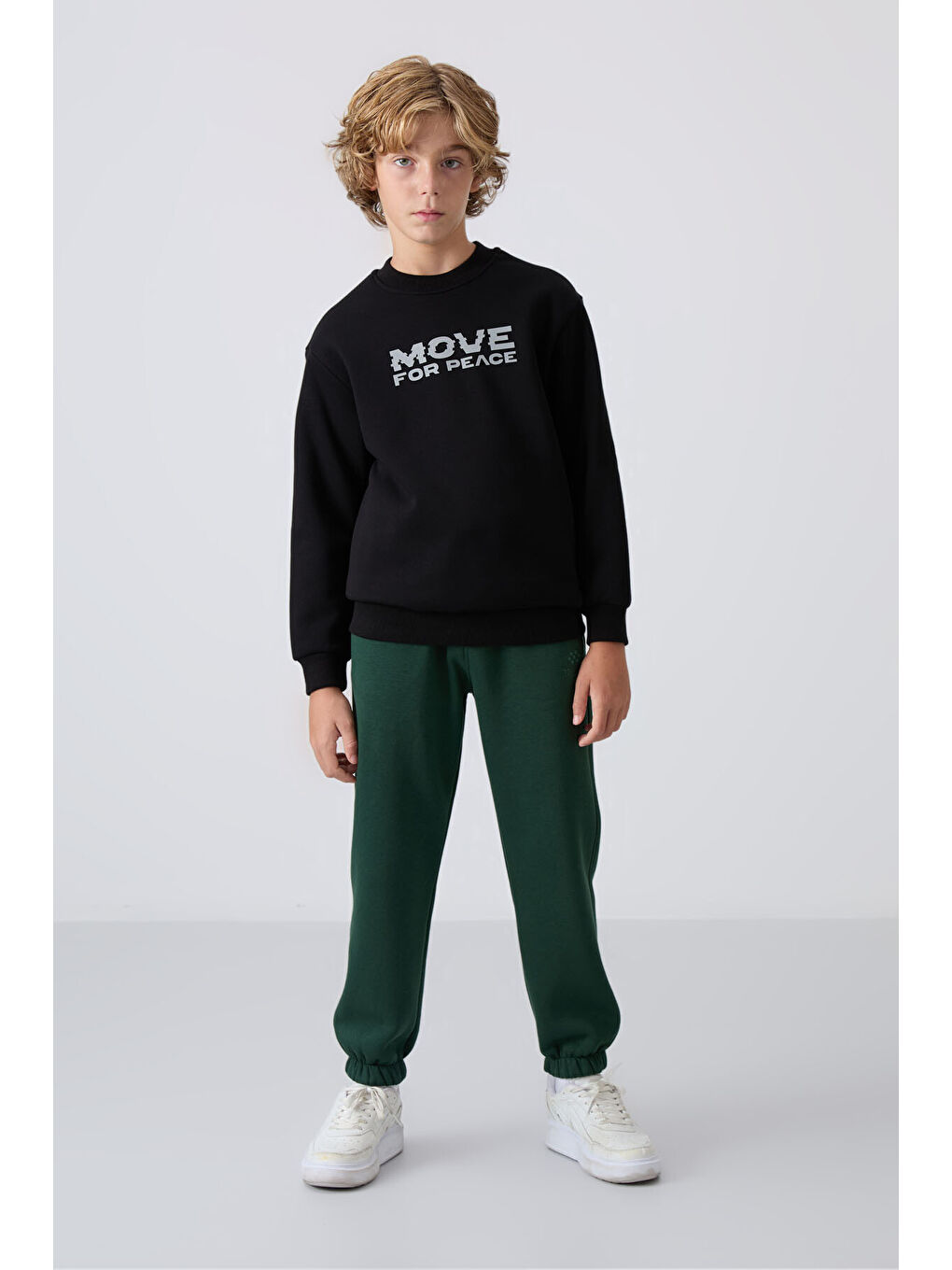 Siyah Pamuklu Kalın İçi Tüylü Yumuşak Dokulu Standart Fit Baskılı Erkek Çocuk Sweatshirt - 11216-1