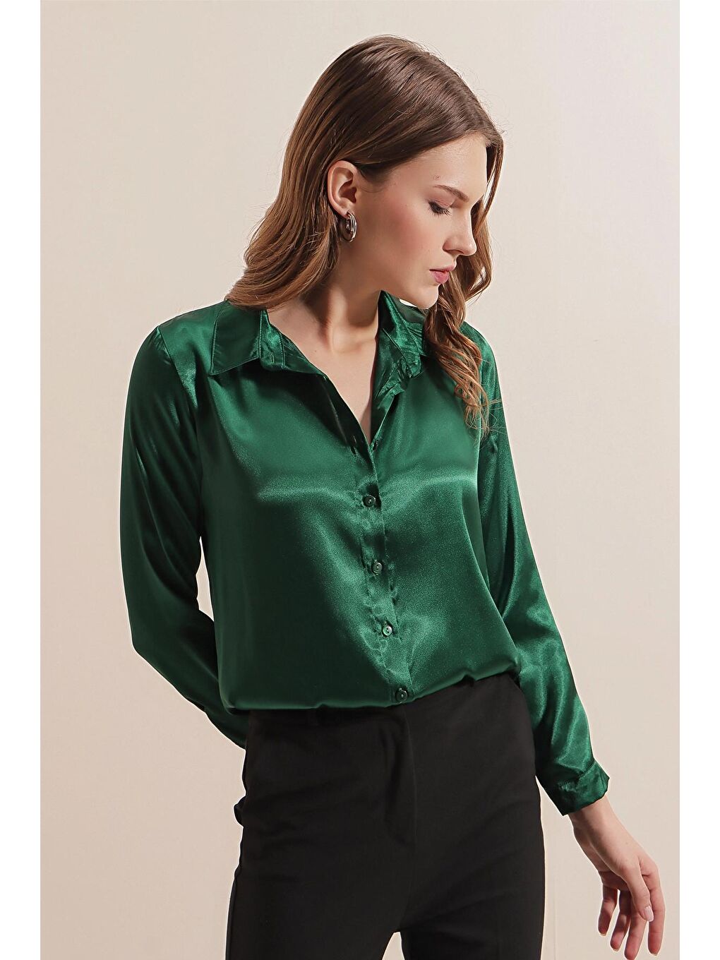 Zümrüt Yeşili Dökümlü Viskon Basic Saten Gömlek-3
